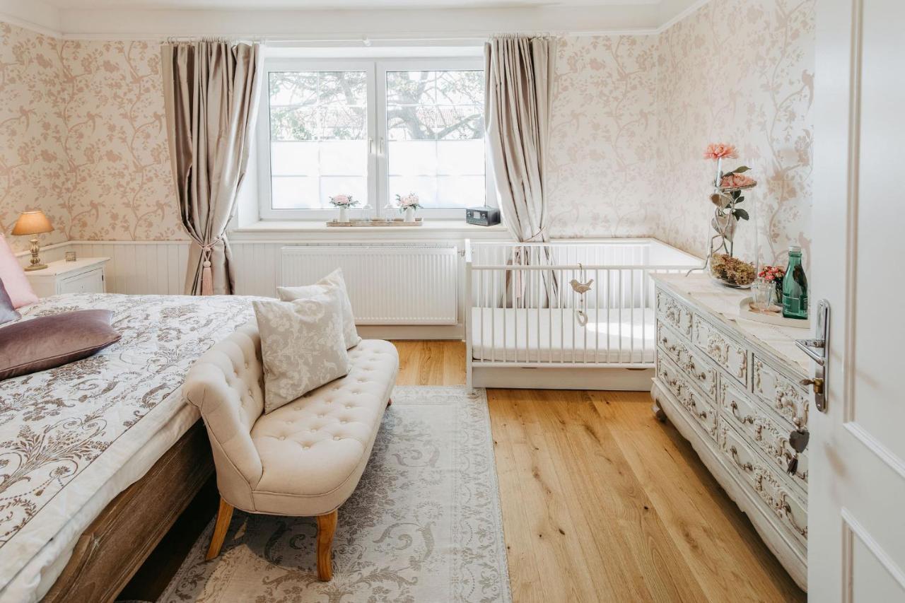 Oleander Romantik Zimmer Trausdorf an der Wulka Экстерьер фото