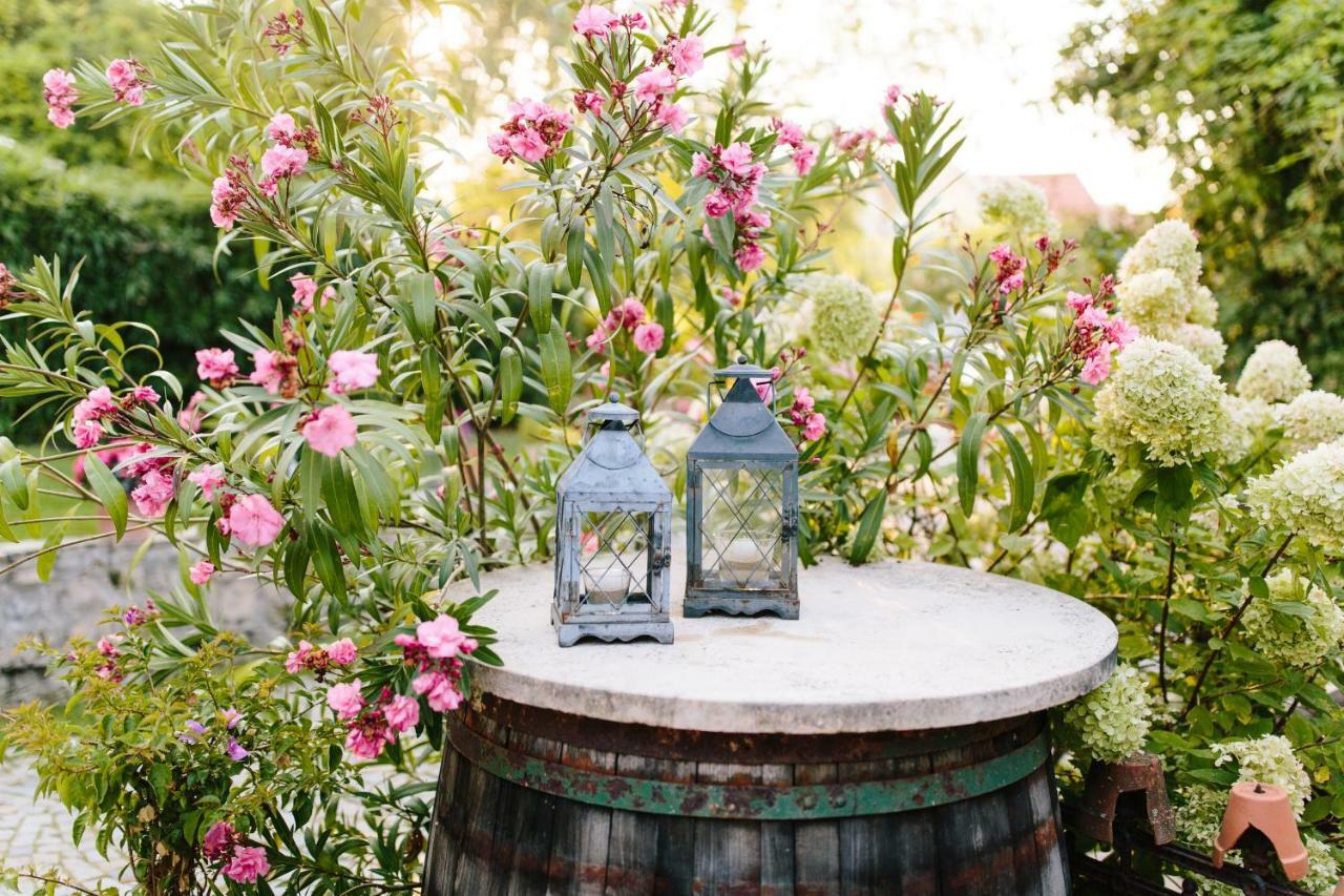 Oleander Romantik Zimmer Trausdorf an der Wulka Экстерьер фото