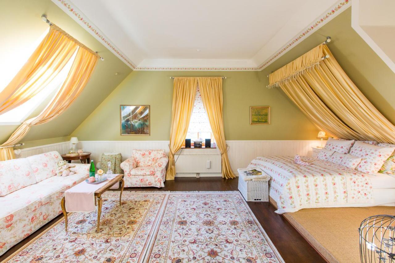 Oleander Romantik Zimmer Trausdorf an der Wulka Экстерьер фото